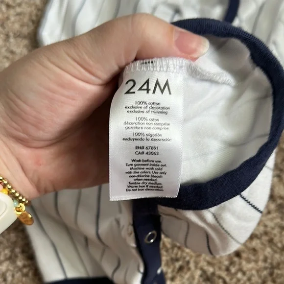 TODDLER NEW YORK YANKEES SNAP ROMPER - Picture 6 of 8